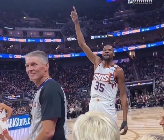  佩顿：兄弟你要上天？KD：你跟我这么大的时候已经是球队第8人了