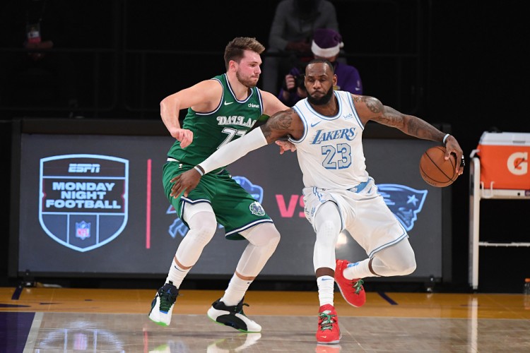  静雨：詹姆斯+东契奇是NBA历史球商最高外线组合 老詹冠军+1有望